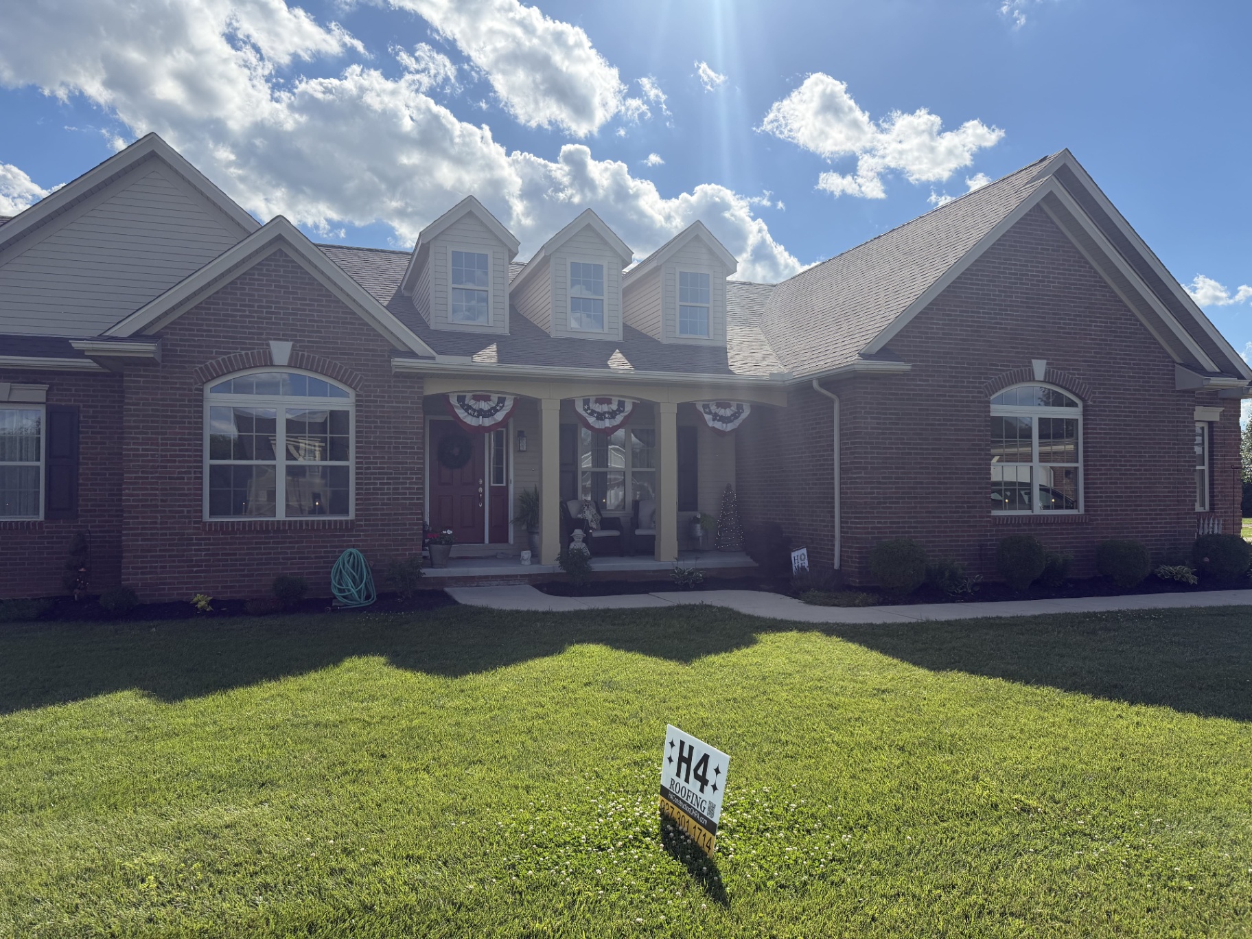 New architectural shingle roof installed on a Dayton, Ohio home by H4 Roofing & Construction